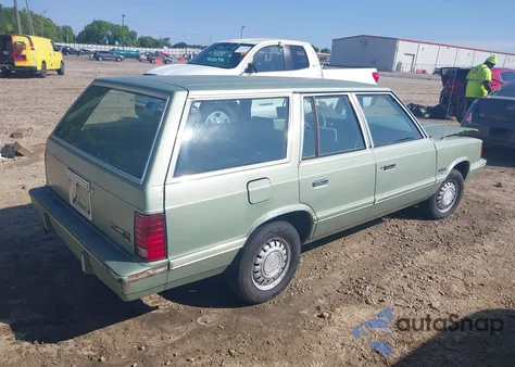 1981 Plymouth Reliant Custom из США, поврежденный, VIN 1P3BK49D0BF241394